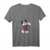 HapPanda Mickey Mouse Geometric Body Foot Pop Hand Out T-Shirt mit V-Ausschnitt – Offiziell lizenzierte Geburtstagskleidung