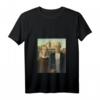 Damen American Gothic by Grant Wood | Pop Art T-Shirt mit V-Ausschnitt – Kunst inspiriertes Damen Shirt für Kunstliebhaberinnen