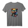 Pop Art Bear T-Shirt – Stilvolles Streetwear-Design mit Kunstmotiv, klassisch geschnitten, doppelt genähter Saum