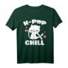 K-Pop & Chill T-Shirt mit niedlicher Kawaii Katze – Perfektes Geschenk für K-Pop Fans und Koreanische Pop Musik Liebhaber
