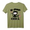K-Pop and Chill mit niedlicher Kawaii Katze T-Shirt – Perfektes Geschenk für K-Pop Fans und Liebhaber koreanischer Musik