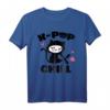 K-Pop and Chill mit niedlicher Kawaii Katze T-Shirt – Perfektes Geschenk für K-Pop Fans und Liebhaber koreanischer Musik