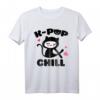 K-Pop and Chill mit niedlicher Kawaii Katze T-Shirt – Perfektes Geschenk für K-Pop Fans und Liebhaber koreanischer Musik