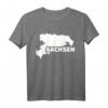 Sachsen T-Shirt mit Landesumriss und Schriftzug - Heimatliebe zeigen, klassisch geschnitten, perfekt für Sachsen-Fans