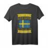 Man kann kein Glück kaufen - Schweden T-Shirt mit Flagge für Skandinavien-Fans, Urlauber, Vikinger und Angler - Perfektes Geschenk für Weihnachten & Geburtstag