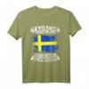 Tausche Arbeitsplatz gegen Hütte in Schweden T-Shirt – Perfekte Reisebekleidung für Schwedenurlaub und Outdoor-Abenteuer
