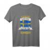 Urlaub Angeln T-Shirt - Ich muss gar nix, ich muss nur nach Schweden - Lustiges Angler-Shirt für Urlaub und Schweden-Liebhaber