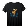 Elch mit Blaubeeren Shirt – Skandinavisches Souvenir & Geschenk aus Norwegen, Schweden & Finnland