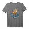 Elch mit Blaubeeren Shirt – Skandinavisches Souvenir & Geschenk aus Norwegen, Schweden & Finnland