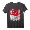 Singapur Flagge T-Shirt für Damen, Herren & Kinder - Klassisch geschnitten mit doppelt genähtem Saum