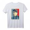 Josip Broz Tito T-Shirt aus Jugoslawien - Historisches Design des Ex-Yugoslawiens mit Flagge und Führer-Ikone