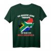Keine Therapie - Ich muss nur nach Südafrika T-Shirt mit Flagge – Perfektes Geschenk für Südafrika Liebhaber und Reisende