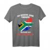 Keine Therapie - Ich muss nur nach Südafrika T-Shirt mit Flagge – Perfektes Geschenk für Südafrika Liebhaber und Reisende
