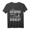 Wenn der Gärtner schläft, näht der Teufel Unkraut T-Shirt – Lustiges Gartenmotiv als Geschenk für Hobbygärtner, Landschaftsgärtner und Gartenfreunde