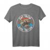 Eat Trash Hail Satan Raccoon T-Shirt – Sarkastisches Tierdesign für Rock-, Emo- und Goth-Fans, perfekt für Halloween & Konzerte